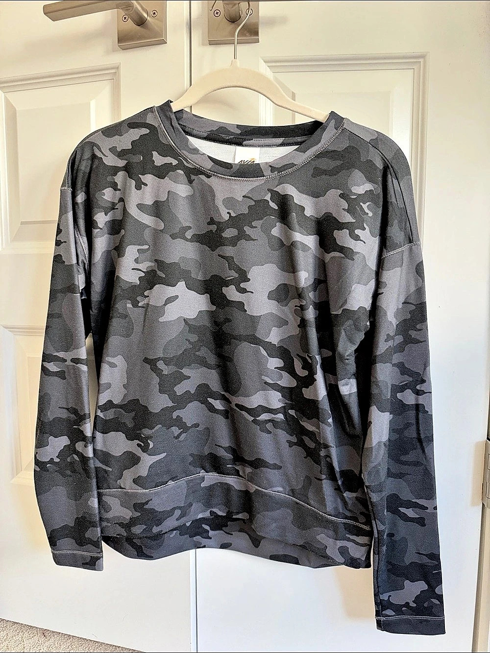 Avia Long Sleeve Tee Camo Long Sleeve Top in Gray & Black Size XS NWT